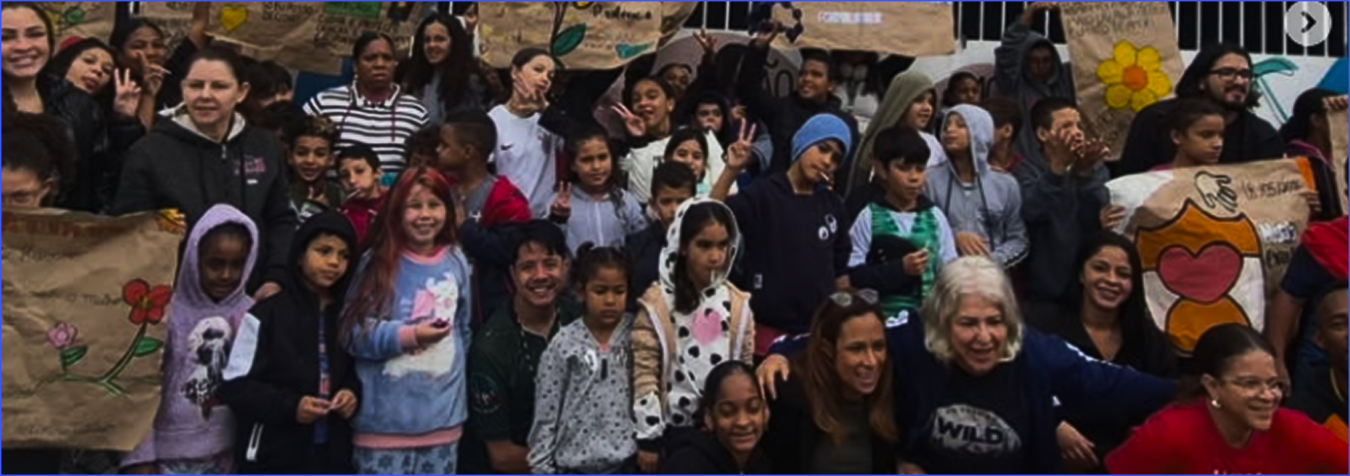 Crianças e equipe do Projeto Vida